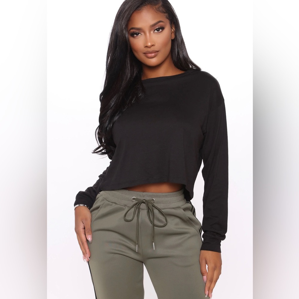 COPY - NWT Fashion Nova Leslie Long Sleeve Cropped Tee in Black